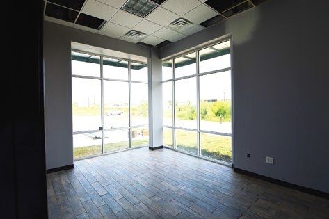 More Photos Of 15926 University Oak, San Antonio Warehouse For Lease