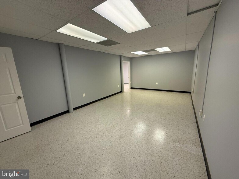 More Photos Of 225 Town Square Dr, Lusby Medical For Lease