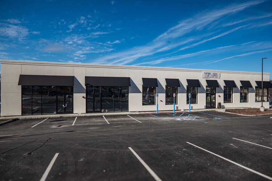 More Photos Of 383 N Bedford Rd, Mount Kisco Freestanding For Lease