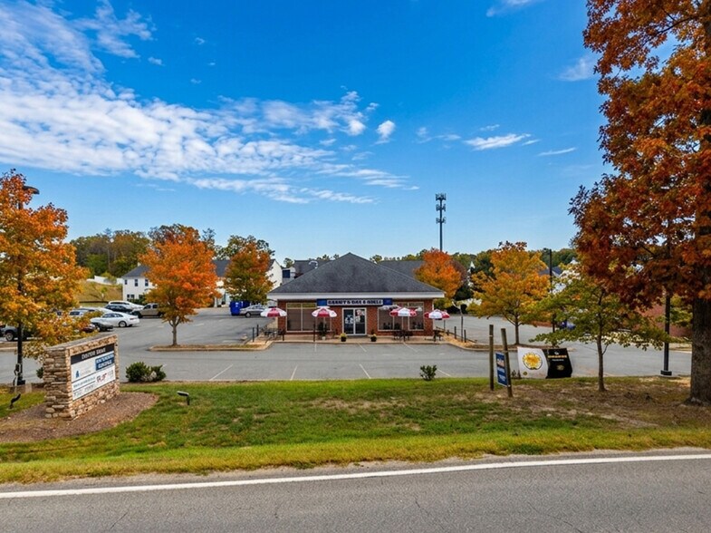 Primary Photo Of 63 Market St, Palmyra Restaurant For Sale