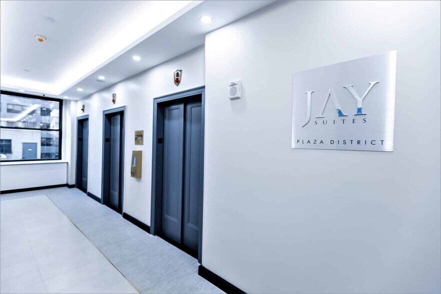 More Photos Of 515 Madison Ave, New York Coworking Space