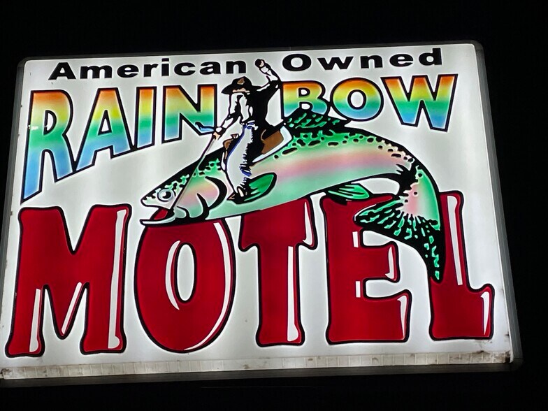 More Photos Of 408 Park St, Thermopolis Hotel For Sale