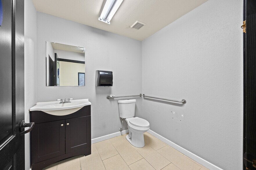 More Photos Of 300 S Garfield Ave, Monterey Park Office For Sale