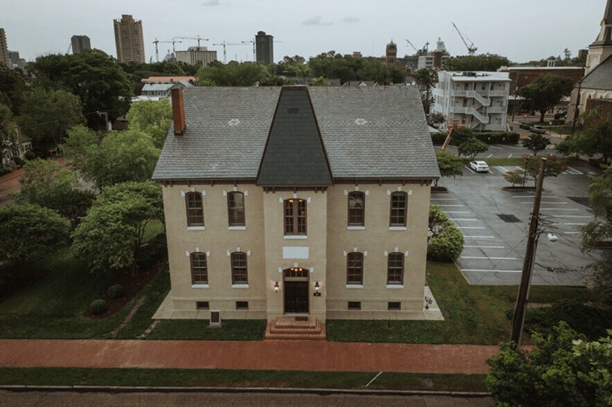 More Photos Of 441 Washington St, Portsmouth Office Residential For Sale