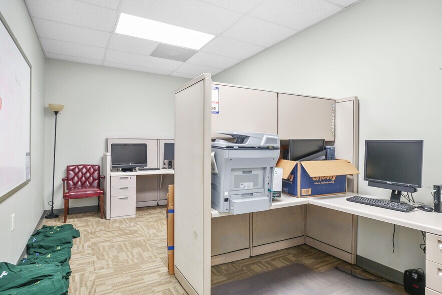 More Photos Of 107 Olde Greenwich Dr, Fredericksburg Office For Sale