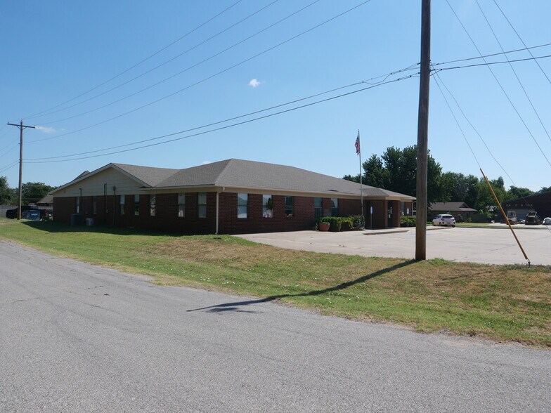 More Photos Of 1001 Petree Rd, Anadarko Office For Sale