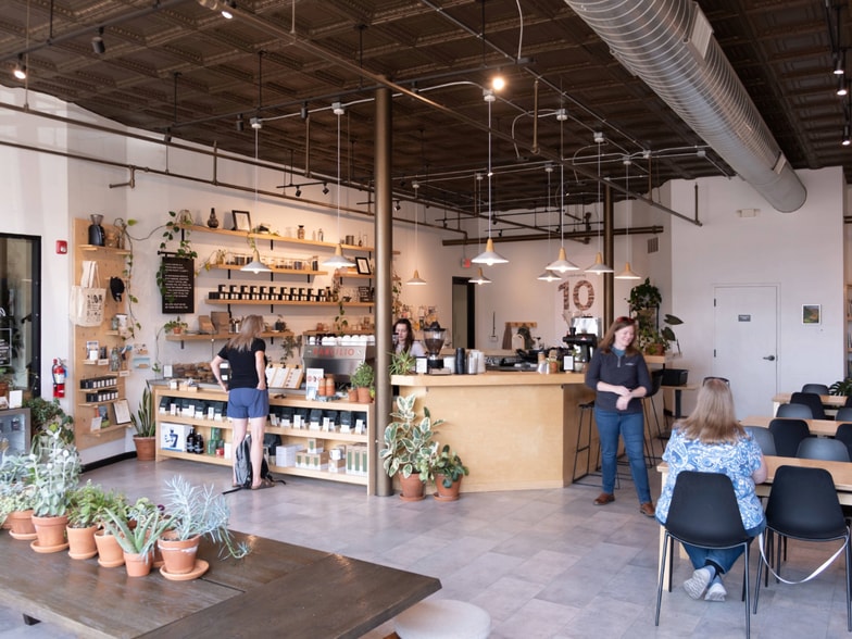 More Photos Of 794 Pine St, Muskegon General Retail For Sale