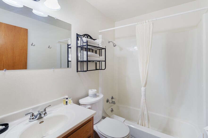 More Photos Of 4712 220th Trl, Amana Hotel For Sale