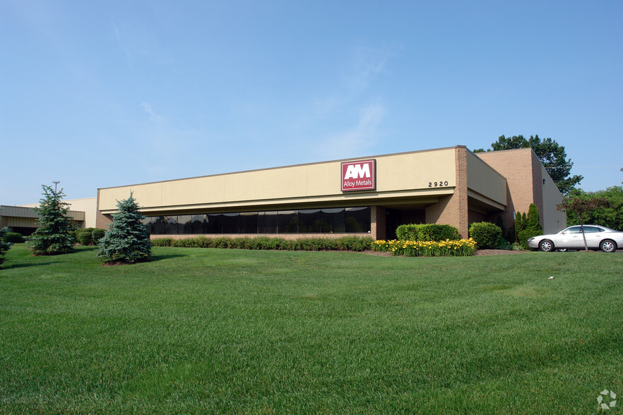 Primary Photo Of 2920 Technology Dr, Rochester Hills Warehouse For Sale