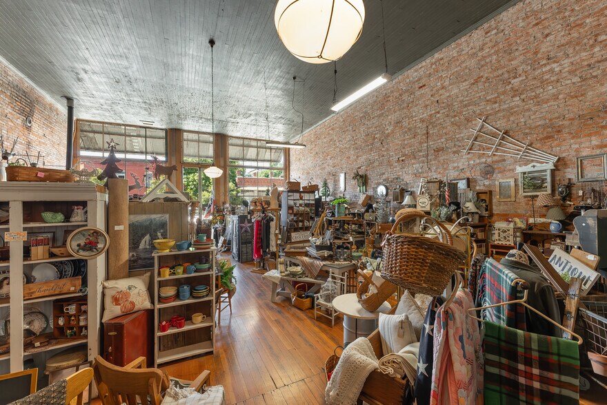 More Photos Of 110 Locust St, Oakland Storefront For Sale