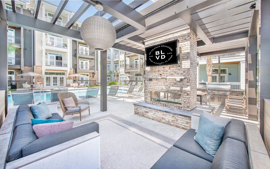 More Photos Of 725-735 Coleman Blvd, Mount Pleasant Apartments For Lease
