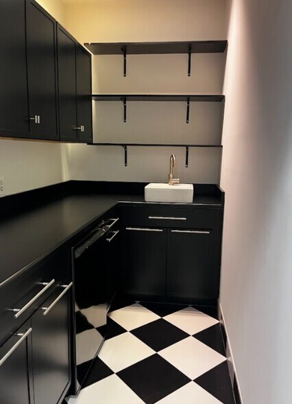 More Photos Of 228 S Washington St, Alexandria Loft Creative Space For Sale