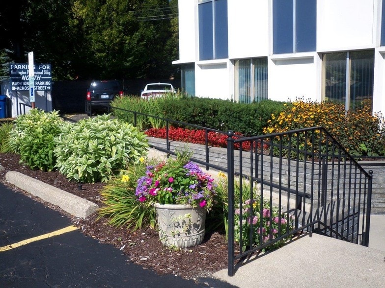 More Photos Of 26789 Woodward Ave, Huntington Woods Medical For Lease