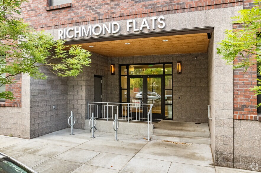 More Photos Of 2350 SE 37th Ave, Portland Apartments For Lease