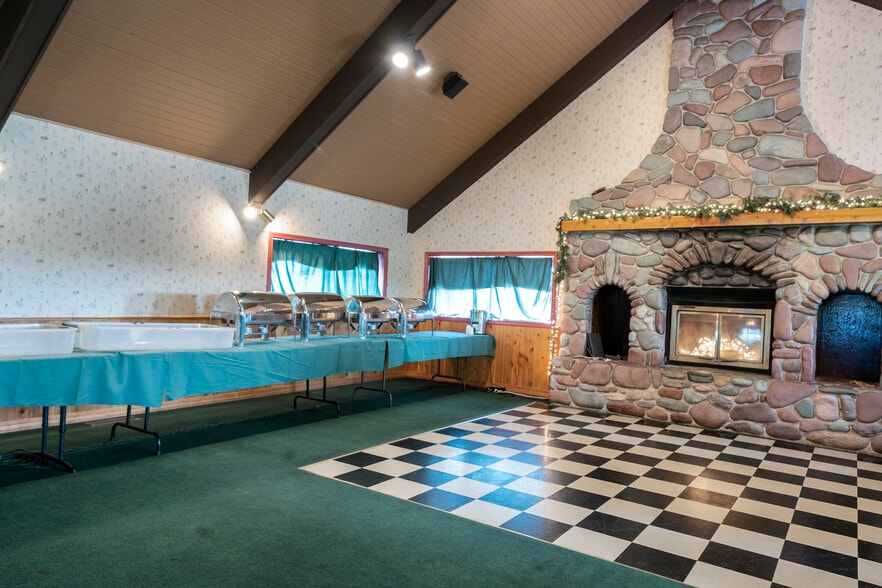 More Photos Of 3796 Us Highway 2 E, Kalispell Restaurant For Lease