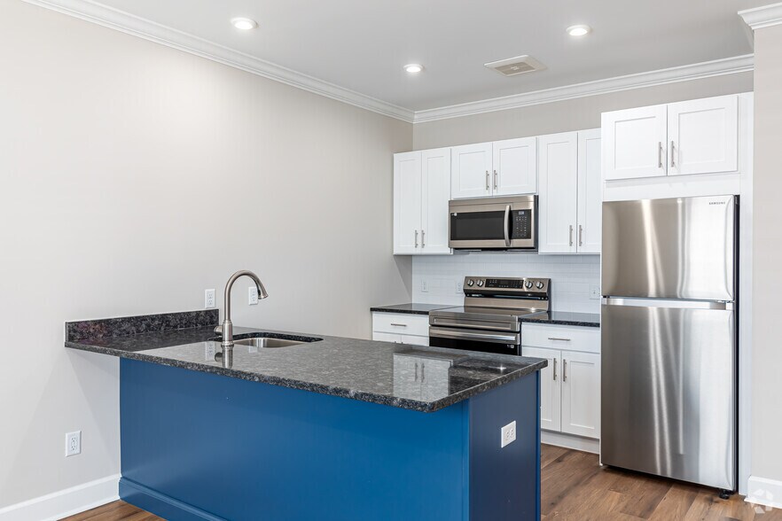 More Photos Of 800 Federal Rd, Brookfield Apartments For Lease