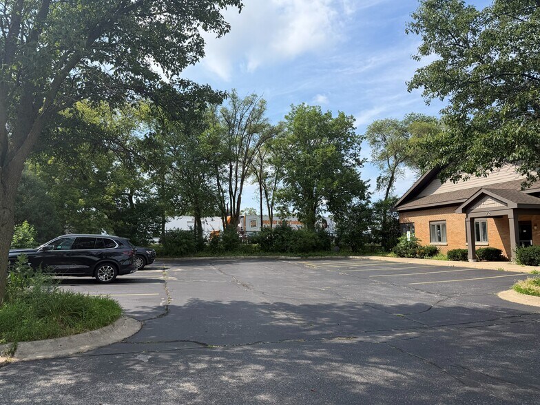 More Photos Of 72 East St, Crystal Lake Light Manufacturing For Lease