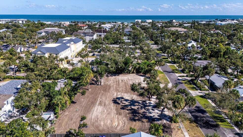 More Photos Of 641 Azalea Ln, Vero Beach Apartments For Sale