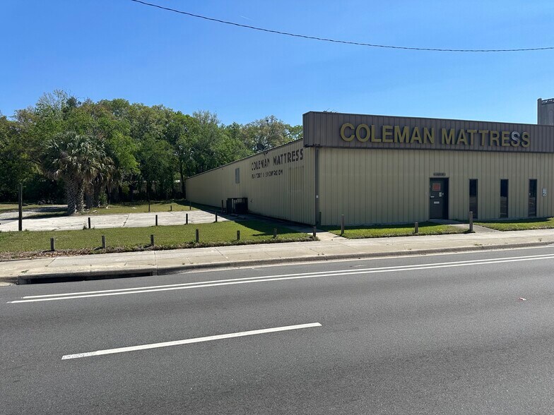 More Photos Of 4809 Main St, Jacksonville Freestanding For Lease