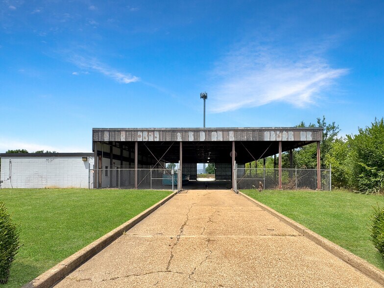 More Photos Of 313 Franklin Ave, Union Light Distribution For Sale