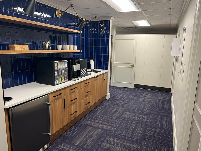 More Photos Of 4000 Park Rd, Charlotte Office For Sale