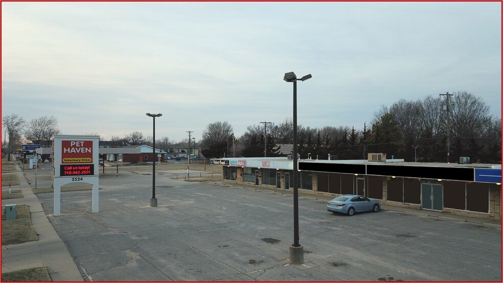 More Photos Of 2518-2536 W 13th St, Wichita Auto Repair For Lease