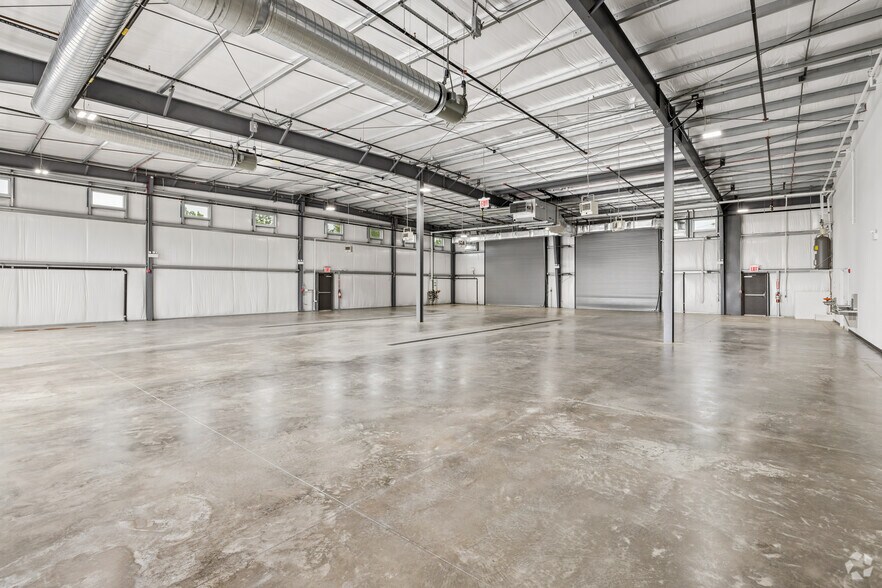 More Photos Of 2577 Forest Ave, Staten Island Truck Terminal For Lease