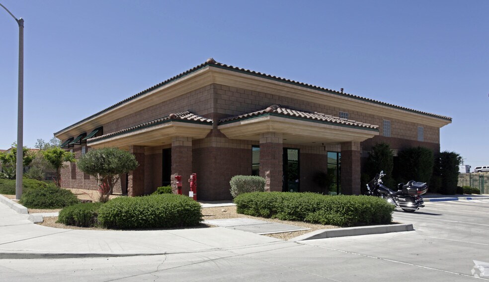 Primary Photo Of 16490 Walnut St, Hesperia Unknown For Lease