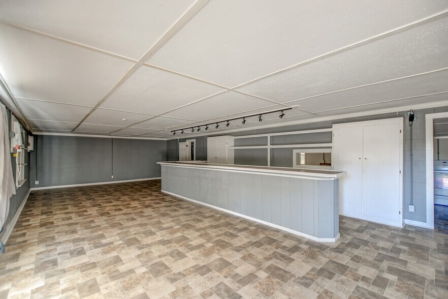 More Photos Of 1456 Trojan Rd, Cross Storefront Retail Office For Lease