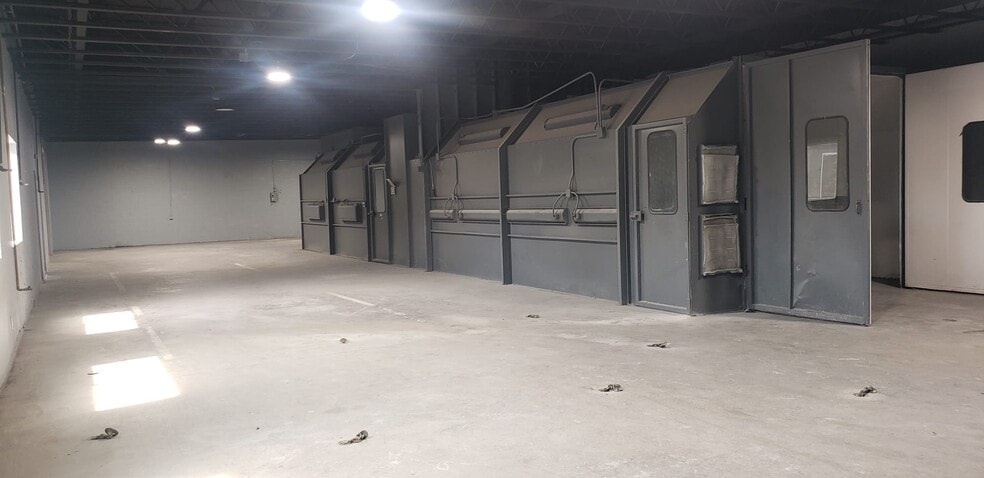 More Photos Of 17721 Sherman Way, Reseda Auto Repair For Sale