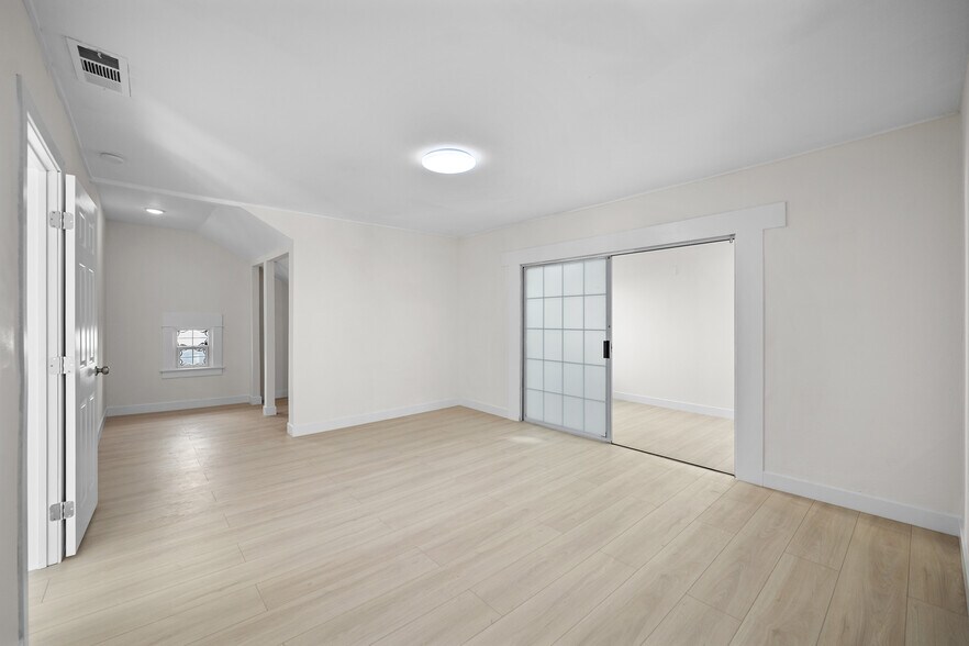 More Photos Of 2823 W 8th St, Los Angeles Office For Lease