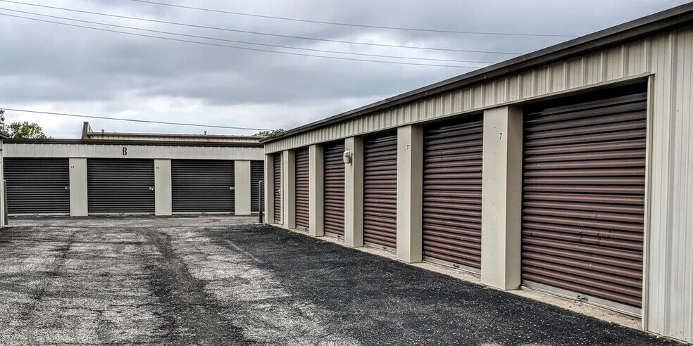 More Photos Of 2300 W 31st St, Lawrence Self Storage For Sale