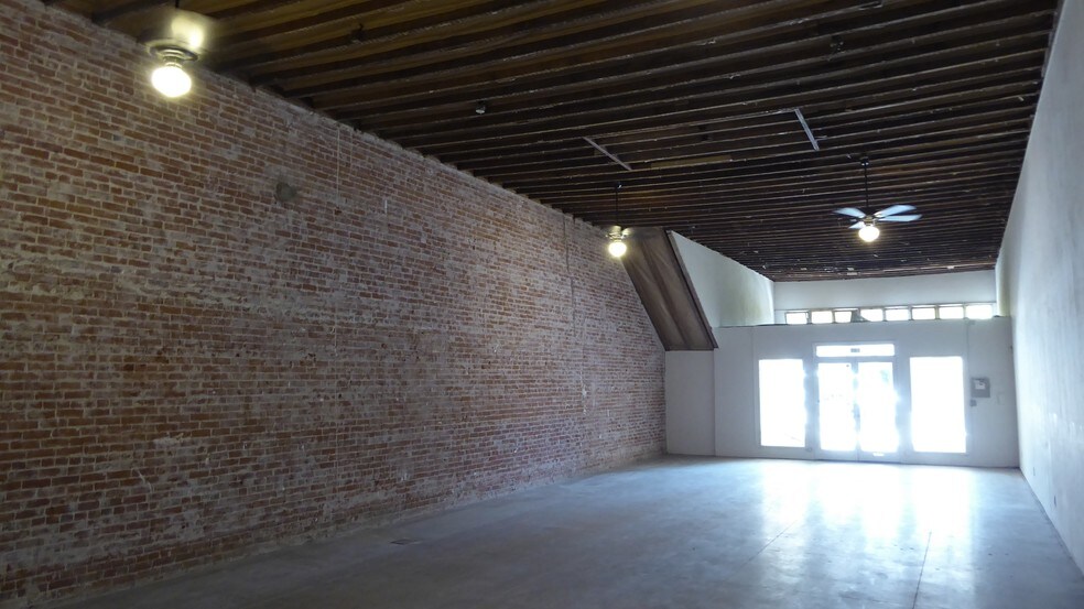 More Photos Of 363-373 E Main St, Ventura Storefront Retail Residential For Lease