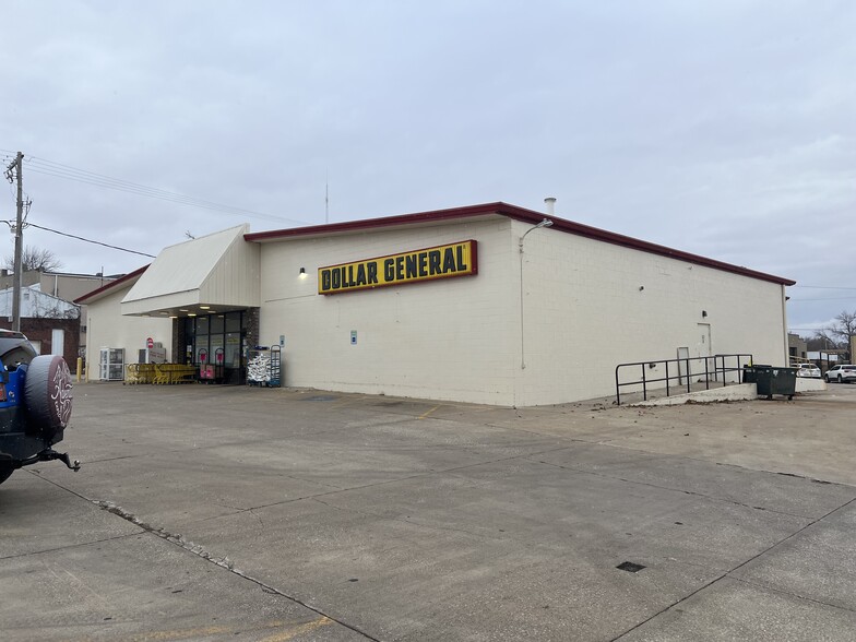 Primary Photo Of 106 N Locust St, Jefferson Storefront For Sale