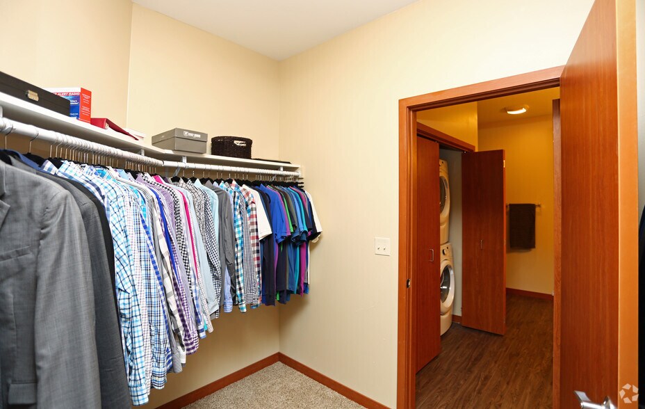 More Photos Of 401 N Washington St, Green Bay Apartments For Lease