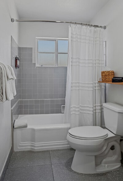 More Photos Of 555 S Warm Sands Dr, Palm Springs Hotel For Sale