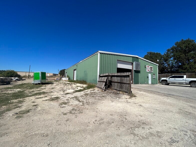 Primary Photo Of 40895 Interstate 10 W, Boerne Flex For Sale