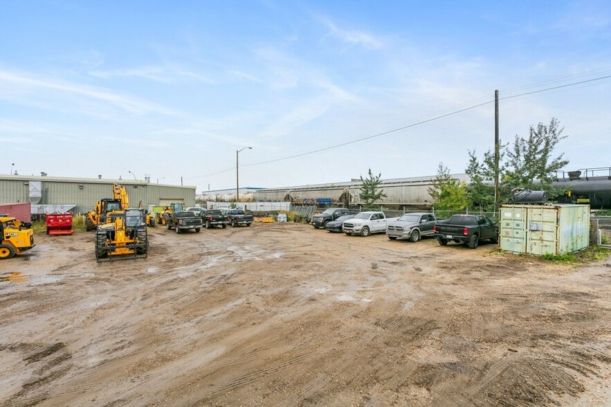 More Photos Of 7912 Yellowhead Trl NW, Edmonton Service For Lease