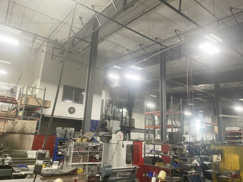 More Photos Of 850 Hawthorne Ave, Ponderay Manufacturing For Lease