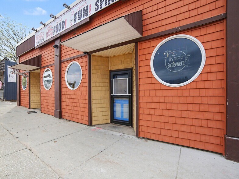 More Photos Of 211 E Main St, Hart Specialty For Sale