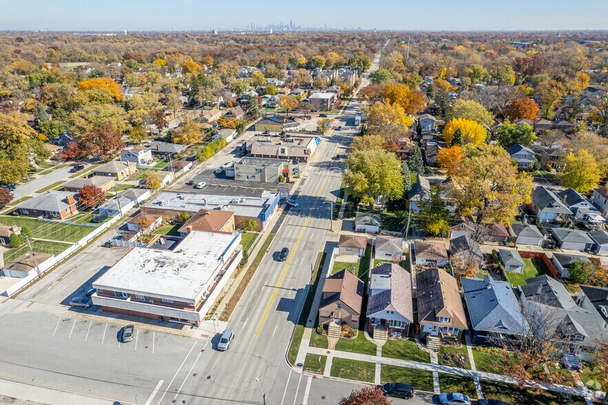 More Photos Of 9046 31st St, Brookfield Storefront Retail Office For Lease