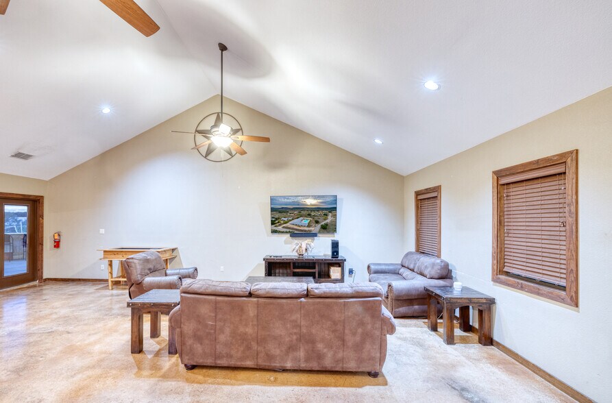 More Photos Of 16 Mountain Laurel Ln, Concan Hospitality For Sale