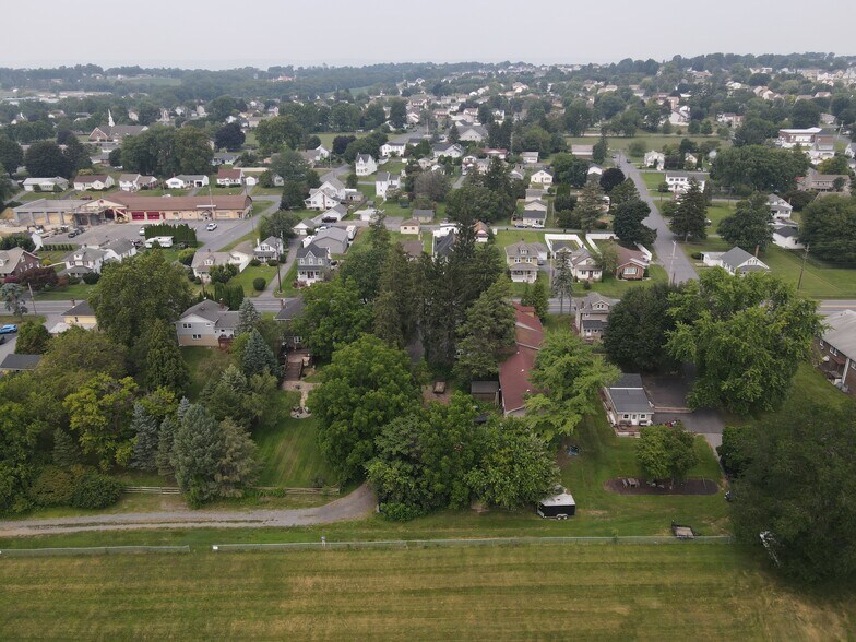 More Photos Of 328 E Lawn Rd, Nazareth Freestanding For Sale