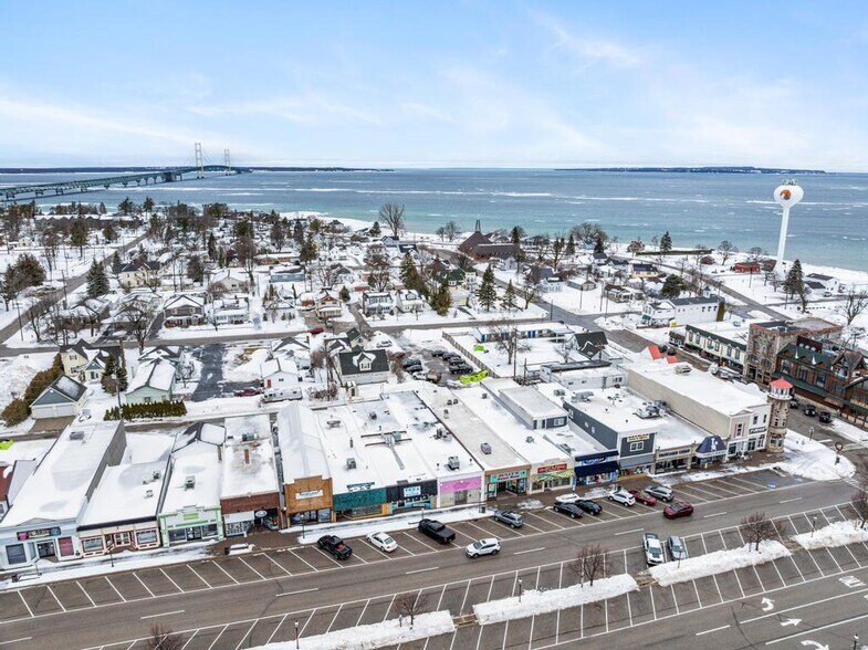 More Photos Of 311 E Central Ave, Mackinaw City Storefront For Sale