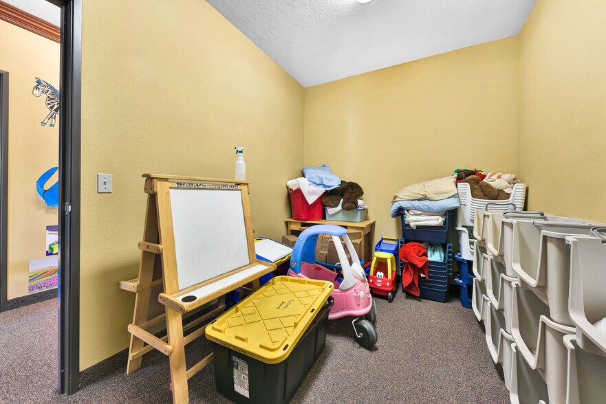 More Photos Of 2563 S Five Mile Ave, Boise Office Residential For Sale