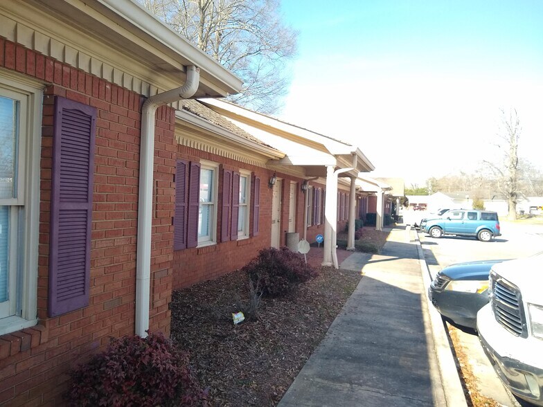 More Photos Of 118 North Ave, Jonesboro Office For Lease