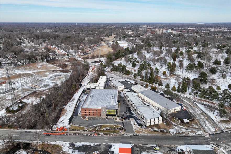 More Photos Of 1018 Battleground Ave, Greensboro Storefront For Lease