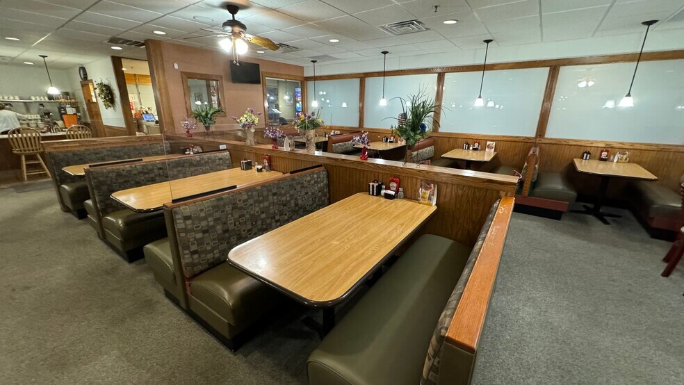 More Photos Of 2100 W Union Blvd, Bethlehem Restaurant For Lease