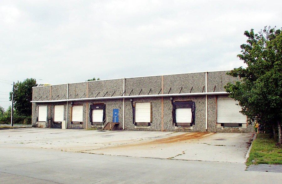 More Photos Of 5665 New Peachtree Rd, Chamblee Warehouse For Lease