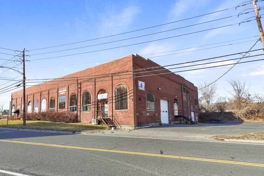 More Photos Of 1311 East St, Pittsfield Warehouse For Sale